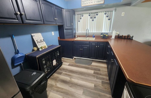 Wayne County House | Charming 3-bedroom Home Away From Home with comfort in Brownstown