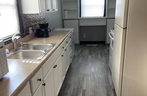 Hutchinson House | Charming 3-bedroom house in very quiet neighborhood with AC and WiFi.