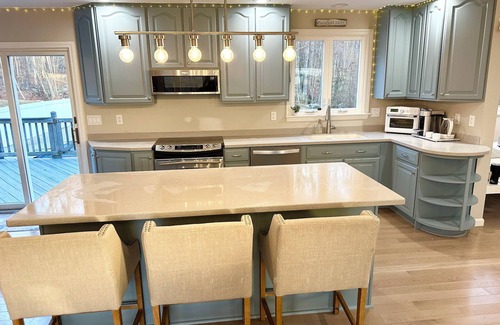 Plainfield House | Charming 3-bedroom house in Pleasant Plainfield with hot tub and pool