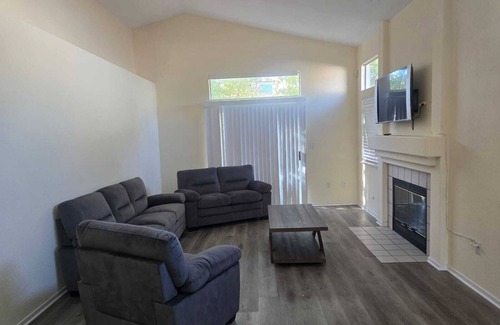 Southwestern Sacramento House | Charming 3-bedroom house with AC in Sacramento