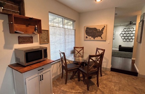 Sacramento House | Charming 3-bedroom house in beautiful Sacramento near Sac State