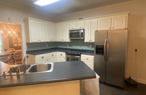 Starkville House | Charming 3-bedroom house centrally located in Starkville. Quiet neighborhood.