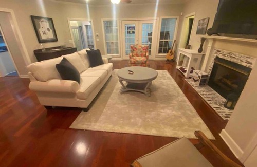 Starkville House | Charming 3-bedroom house centrally located in Starkville. Quiet neighborhood.
