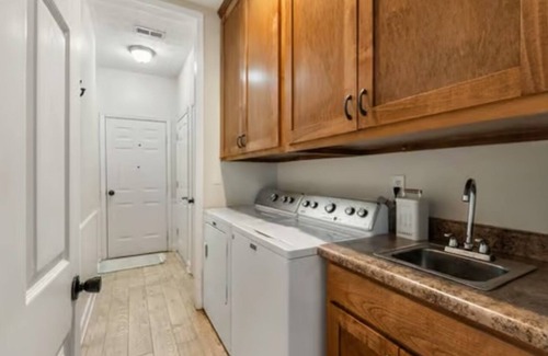 McDonough House | Charming 3-bedroom house with WiFi and AC in delightful McDonough