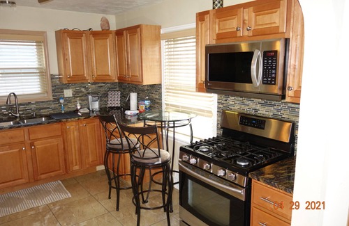 Milwaukee House | Charming 3-bedroom house in lovely Milwaukee near DT and Hospitals