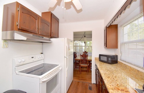 Oak Ridge House | Charming 3 Bedroom house with detached garage.