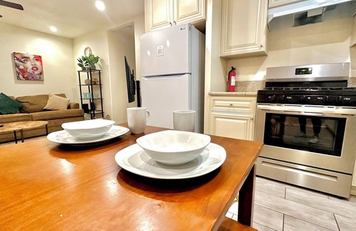 Eastside House | Charming 3-bedroom house for the holidays in Riverside!