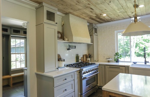 Salisbury House | Charming 3-bedroom home with gardens & chickens