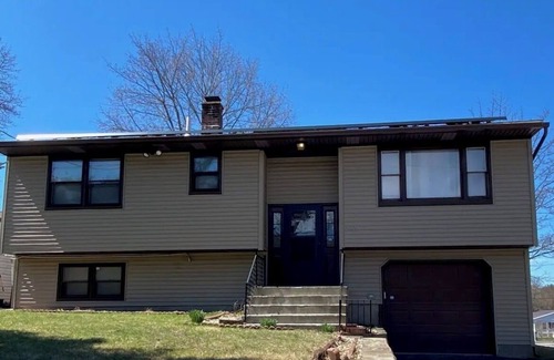 Waterbury House | Charming 3-bedroom house in Waterbury with WiFi, AC
