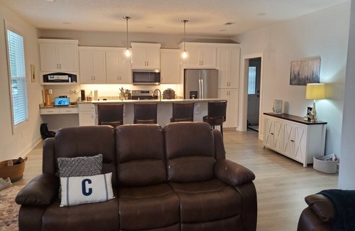 Darien House | Charming 3-bedroom home within walking distance to downtown area/FLETC friendly