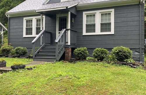 Damascus House | Charming 3-bedroom house with AC, WiFi and outdoor hot tub in peaceful Damascus