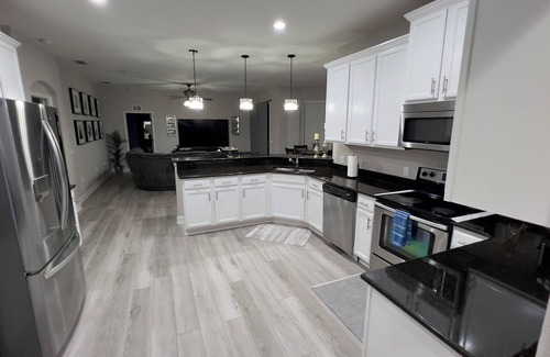 Nichols House | Charming 3-bedroom house in Lakeland with AC, WiFi