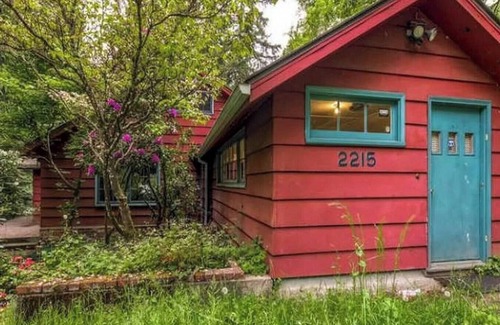 Cedar Hills House | Charming 3-bedroom house surrounded by old-growth forest, Portland