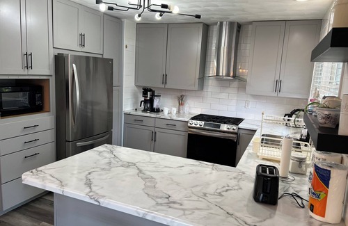 Rockford House | Charming 3-bedroom house with WiFi, AC in Rockford