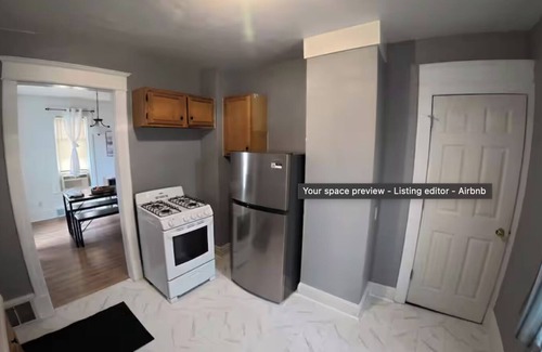 Rockford House | Charming 3-bedroom house in lovely Rockford with Window AC
