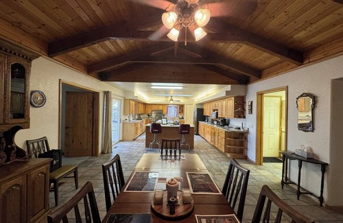 Seligman House | Charming 3-bedroom house a short walk to Historic Downtown Seligman with AC