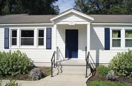 St. Marys House | Charming 3-bedroom house in St. Marys with AC, WiFi