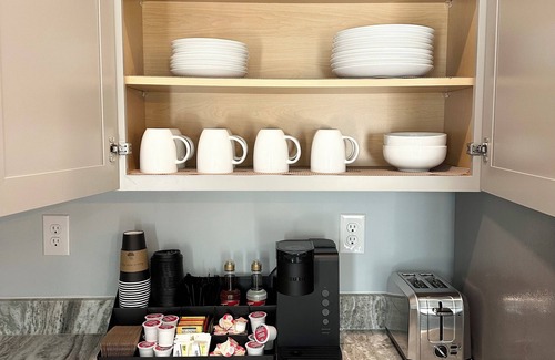 Lyman House | Charming 3-bedroom house in delightful Wellford with new appliances, WiFi, AC