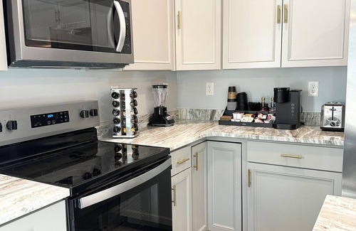 Lyman House | Charming 3-bedroom house in delightful Wellford with new appliances, WiFi, AC