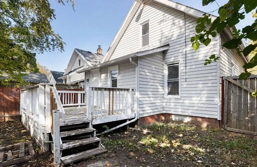 Lansing House | Charming 3-bedroom house with AC, WiFi in wonderful Lansing