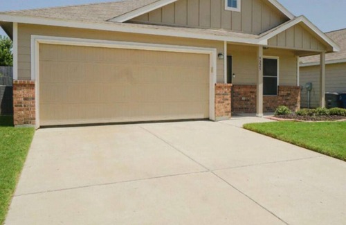 Dallas House | Charming 3-bedroom house with AC and WiFi in lovely Dallas