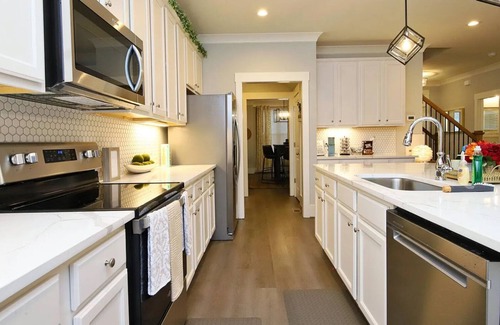 East Durham House | Charming 3-bedroom house with WiFi and AC in welcoming Durham