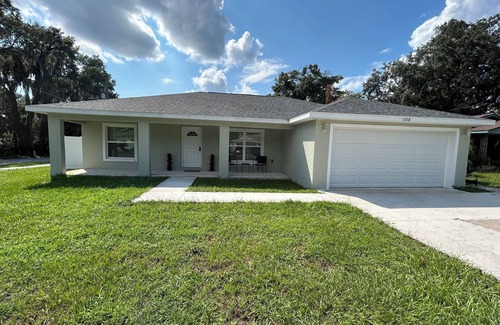 Eustis House | Charming 3-bedroom house in serene Eustis with POOL! Mins to Downtown MT. DORA.