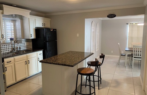 Bonanza House | Charming 3-bedroom house with WiFi and AC in fabulous Laredo,