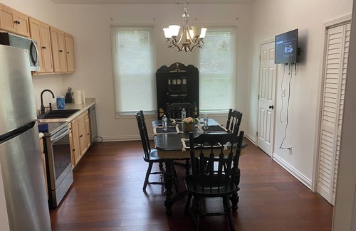 Newnan House | Charming 3-bedroom house in fantastic Newnan with AC. 25 minutes from airport.
