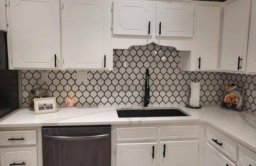 Omaha House | Charming 3-bedroom house in lovely Omaha. For Families, backyard, and parking.