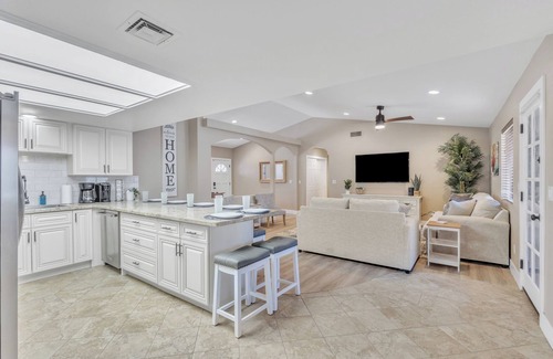 East Mesa House | Charming 3-Bedroom house with Game Room, Pool, WiFi in pleasant Mesa