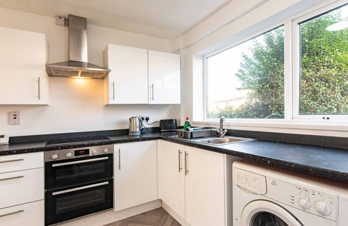 Gateshead House | Charming 3-Bedroom in Wealcroft