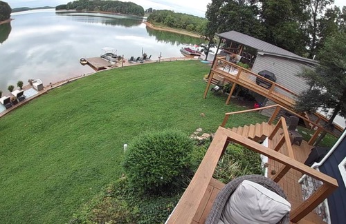 Rutledge House | Charming 3-bedroom Lakehouse . Boat Slip, with Pontoon option .