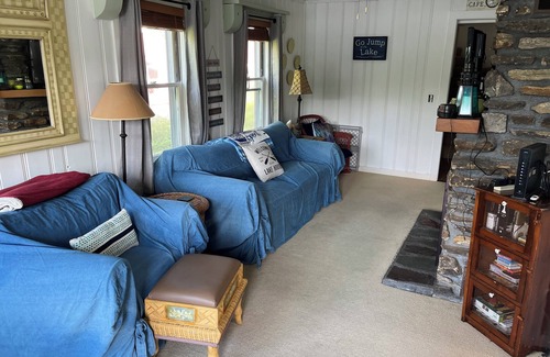 Woodford Cottage | Charming 3-bedroom Lakefront cottage in Woodford VT with WiFi access