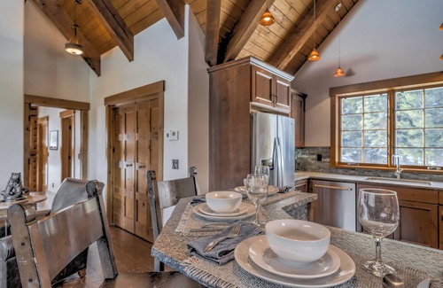 Big Sky Cabin | Charming 3-bedroom log cabin with Hot Tub and fitness room in delightful Big Sky