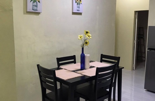 Castillejos House | Charming 3-bedroom bungalow with WiFi and AC in pleasant Castillejos