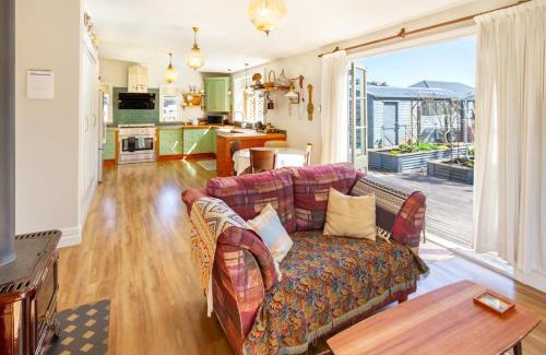 Christchurch Villa | Charming 3-Bedroom Retreat