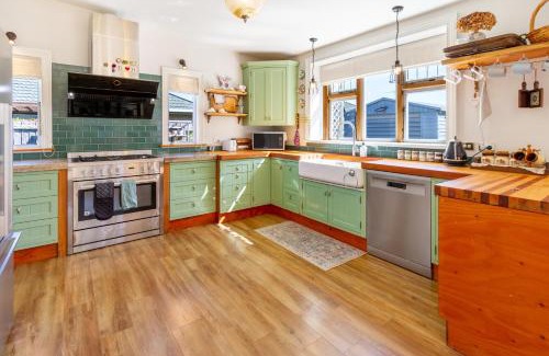 Christchurch Villa | Charming 3-Bedroom Retreat