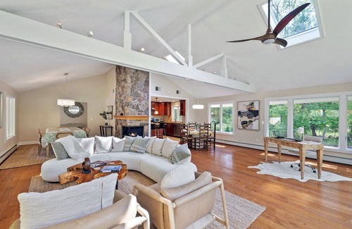 Weston House | Charming 3-bedroom Ranch in Weston Near Westport & Fairfield