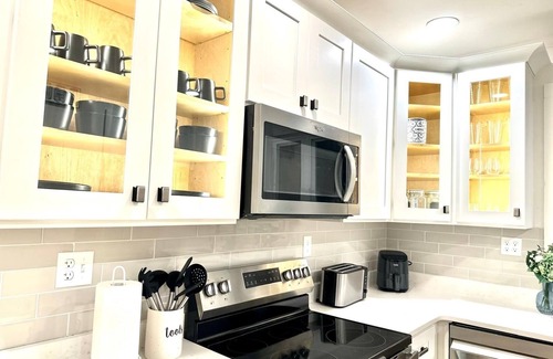 Framingham House | Charming 3-bedroom townhome with AC and WiFi in Framingham