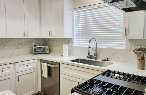 Gardena House | Charming 3-bedroom townhome Central to Amusement Parks, with AC, WiFi