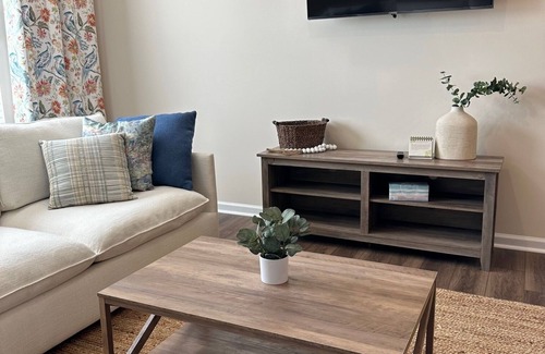 Raleigh House | Charming 3-bedroom townhome! It's cozy, pristine & 15 minutes to awesome Raleigh