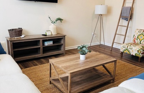 Raleigh House | Charming 3-bedroom townhome! It's cozy, pristine & 15 minutes to awesome Raleigh