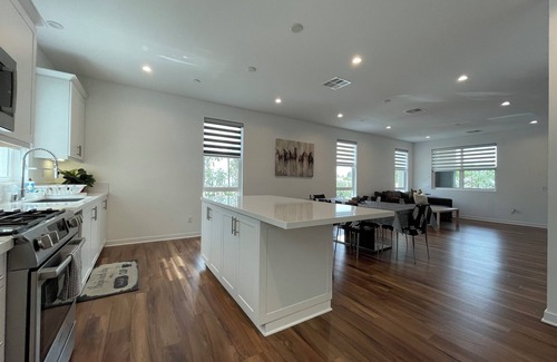 Irvine Business Complex House | Charming 3-bedroom townhome close to Newport beach SCP and Disney