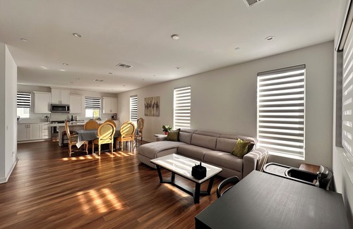 Irvine Business Complex House | Charming 3-bedroom townhome close to Newport beach SCP and Disney