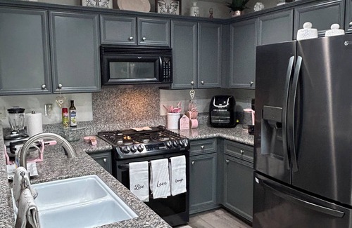 Greenacres House | Charming 3-bedroom house in lovely Bakersfield with AC, WiFi