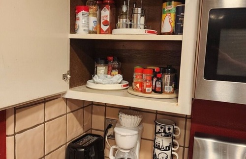 Greenacres House | Charming 3-bedroom house in delightful Bakersfield with WiFi, AC, and pool.