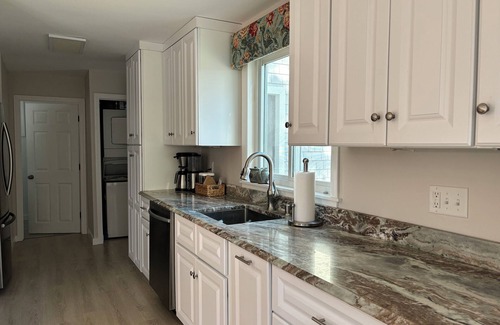 Quonochontaug House | Charming 3-bedroom townhome-like guest unit with AC and WiFi in QEBA