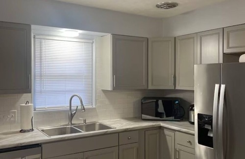 Lawrence House | Charming 3-bedroom house Cozy Corner Homestay