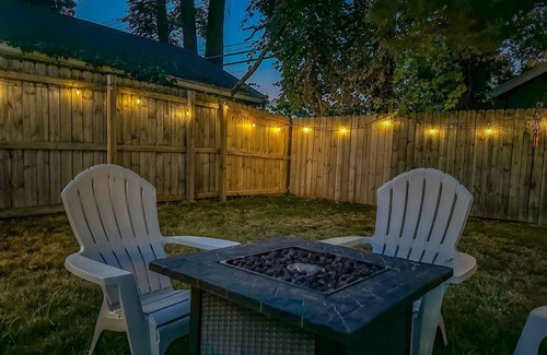 East Irondequoit House | Charming 3-bedroom house, Game Room, Office, Sea-Breeze, Lake Ontario, Rochester